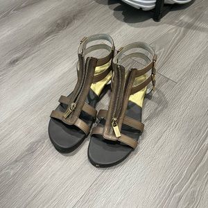Michael Kors Brown Sandals in size 6.5
